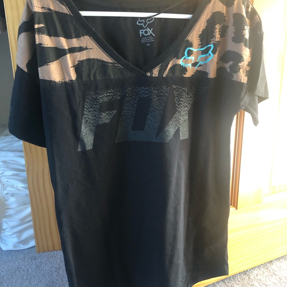 Fox v-neck
